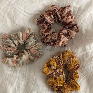 Set of 3 cleobella scrunchies!